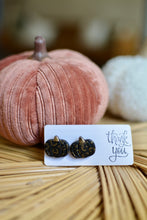 Load image into Gallery viewer, Clay Pumpkin
